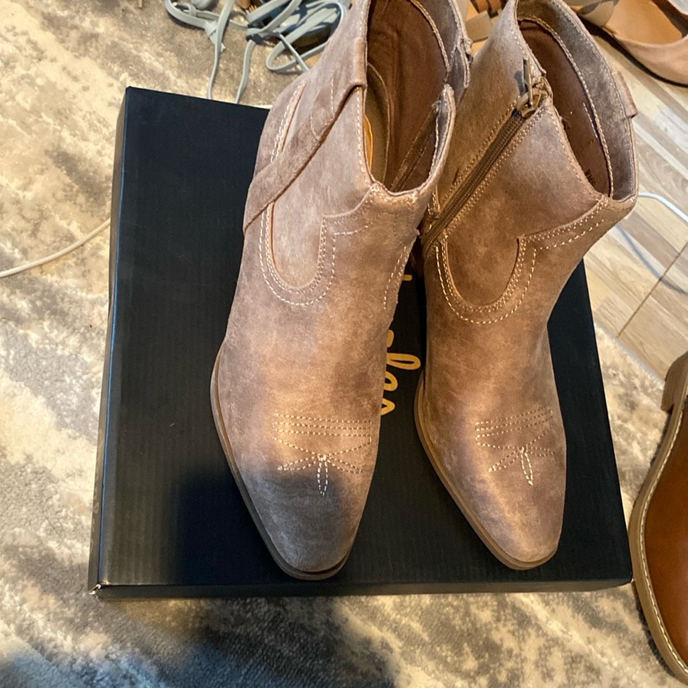 Dolce Vita ankle boots